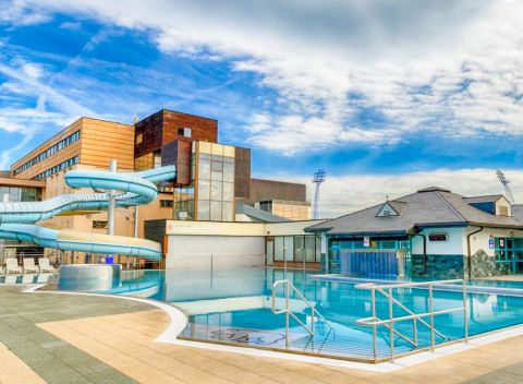 Vysoké Tatry vo Vila House Family s raňajkami, vstupom do aquaparku a wellness.