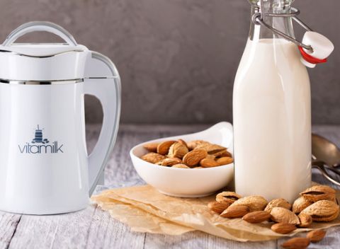 Vitamilk – výrobník rastlinného mlieka, pyré, smoothie či polievok, na výber z dvoch farebných kombinácií.