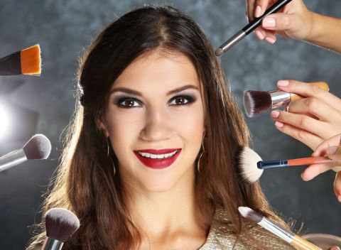 Celodenný kurz hviezdneho iconic make-upu s certifikátom a balíčkom produktov v hodnote 100 €.