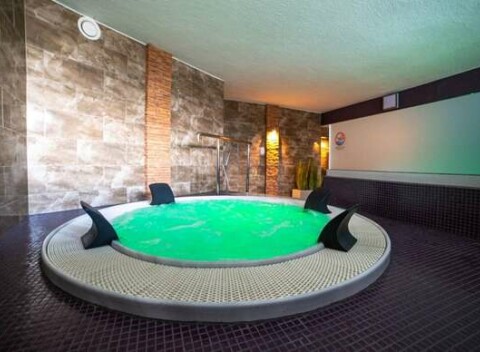 Romantický večer v luxusnom wellness s večerou pre 2 osoby v Penzióne Ferrata