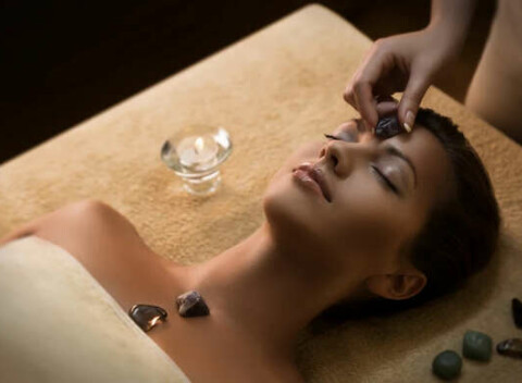 Kozmetické balíčky na pleť - antiage, ultraclean čistenie alebo jedinečná masáž tváre s kryštálmi