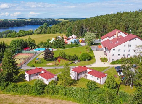 Křivoklátsko: Hotel Jesenice *** s polpenziou/all inclusive s alko i nealko nápojmi + bazén a zľava na masáže