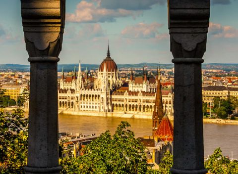 Hotel Atlas City v centre Budapešti pár krokov od metra s dieťaťom do 12 rokov zdarma.