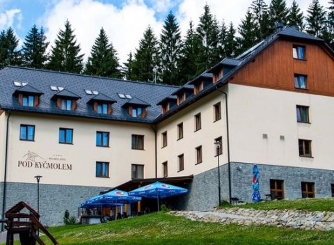 Neobmedzené wellness uprostred beskydskej prírody v 4* hoteli Pod Kyčmolem s polpenziou a bowlingom.