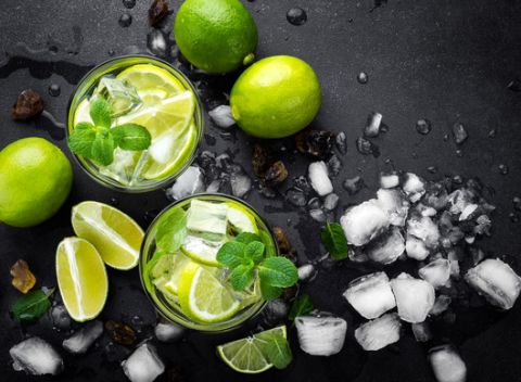 Virgin alebo klasické Mojito alebo ľadová káva s vanilkovou zmrzlinou v BARBAKAN BAR.