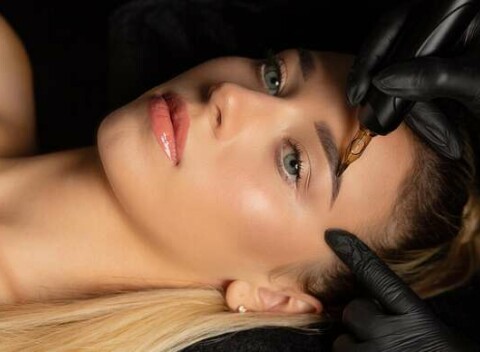 Dokonalé obočie s vybranou technikou: Combré, microblading, pudrové alebo prerábka či odstránenie tetovania obočia