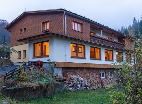 Krušné hory pri nemeckých hraniciach v Penzióne Jáchymoff s raňajkami, fľašou Prosecca a privátnou saunou