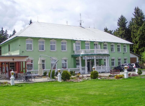 Krušné hory: Jáchymov blízko Božídarského rašeliniska v Hoteli Berghof *** s polpenziou + biliard a vyžitie