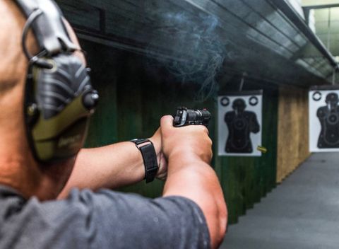 Zážitková streľba z krátkych aj dlhých zbraní v strelnici Delta – jedinej svojho druhu v okolí.