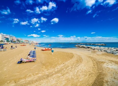 Dovolenka v Taliansku pri Rimini s ubytovaním a stravou v hoteli Kursaal*** 3 min. od pláže.