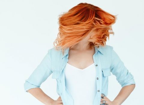 Nový strih alebo farba vlasov ako svieži letný doplnok v Hair Colour Studio.