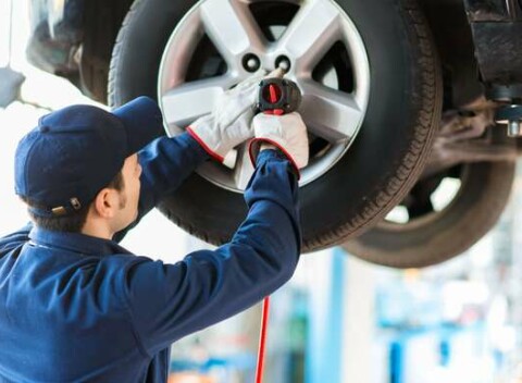 Kompletné prehodenie alebo prezutie pneumatík s vyvážením v autoservise LP Autoservis