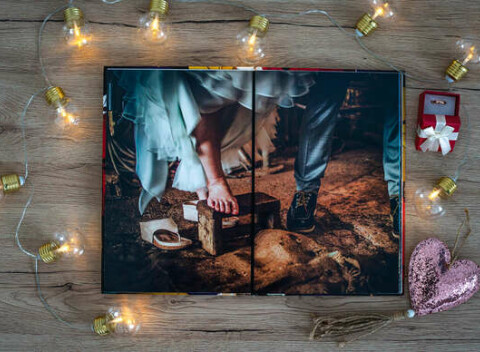 Fotokniha Premium z vašich vlastných fotografií vo formáte A4 a so širokým roztvorením