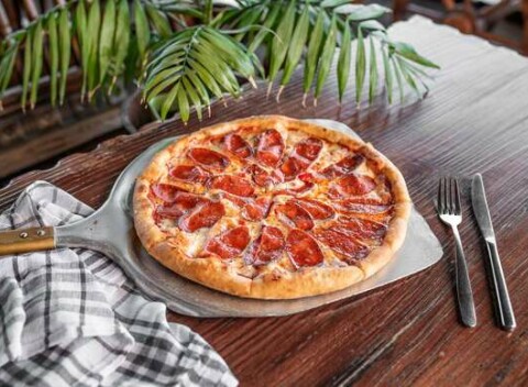 Akákoľvek pizza z jedálneho lístka v reštaurácii Oáza pri Draždiaku