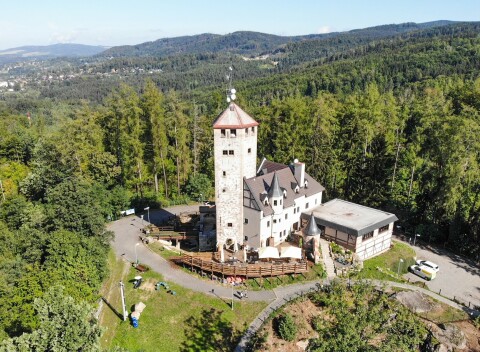 Liberec v štýlovom Hoteli Liberecká Výšina *** s rozhľadňou + polpenzia, káva a privátna vírivá vaňa v izbe