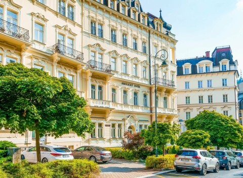 Karlove Vary: Spa Hotel Anglický Dvůr **** s polpenziou, wellness, 3 procedúrami a vstupom do Múzea Becherovky