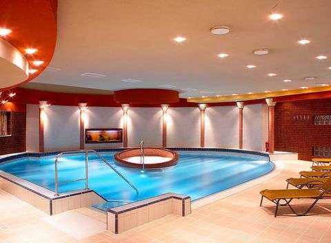 Neobmedzený 3-dňový relax vo wellness svete hotela Therma**** s polpenziou a deťmi do 11 rokov zdarma.