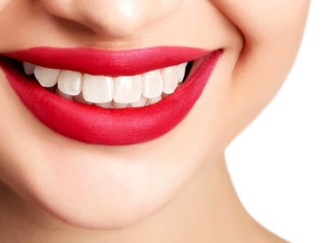 Dentálna hygiena a bielenie zubov pre žiarivý a zdravý úsmev vo Family Dent.
