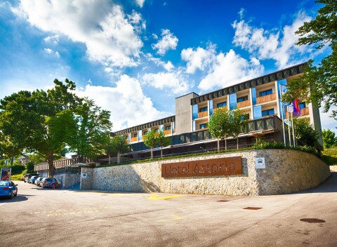 Slovinsko len 400 m od jazera Bled: Hotel Astoria Bled *** s raňajkami a luxusným wellness so saunovým svetom