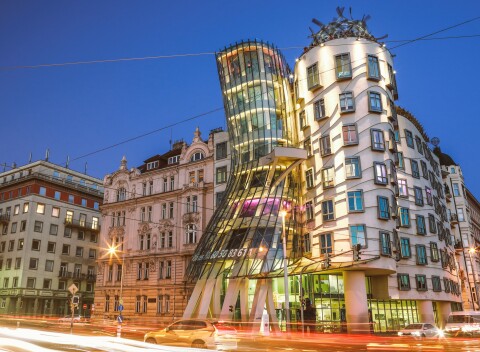 Najštýlovejšie ubytovanie v Prahe: Hotel Tančící dům **** v izbe Deluxe s raňajkami, fľašou Champagne + ovocie