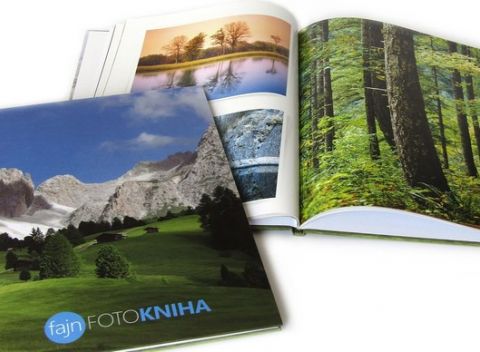 Veľká fotokniha A4 v pevných doskách na kvalitnom kriedovom papieri. Listujete si vo vašich spomienkach.