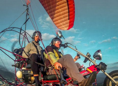 Zážitkový let – motorový tandemový paragliding vás nabije intenzívnymi zážitkami.