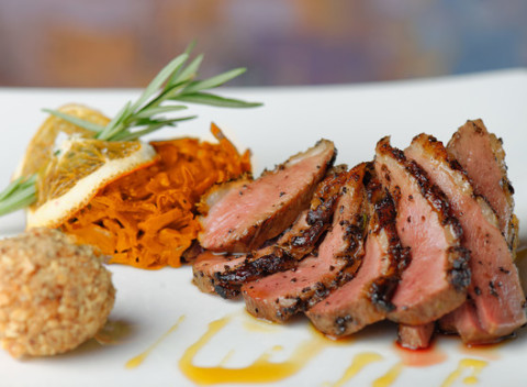 Lahodné kačacie prsia s teriyaki omáčkou v Akiko - Sushi bar & restaurant.