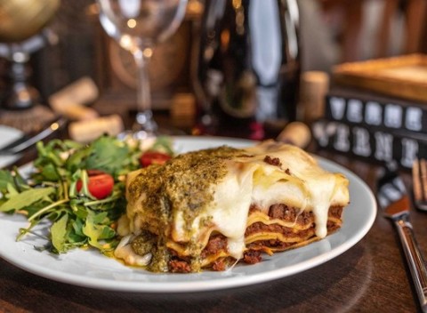 Pravé talianske menu s karafou vína na Klariskej v Da Vinci Bistro&MORE.