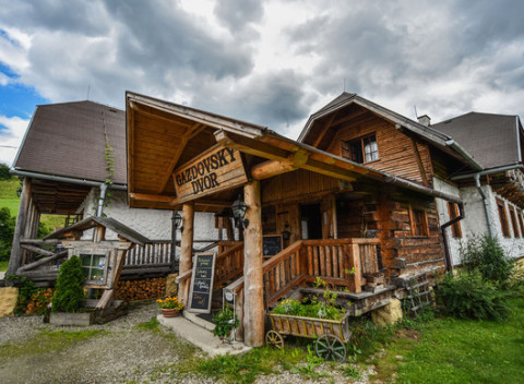 Relax v Bešeňovej len kúsok od aquaparkov v penzióne Gazdovský dvor s atmosférou vidieckeho sídla.