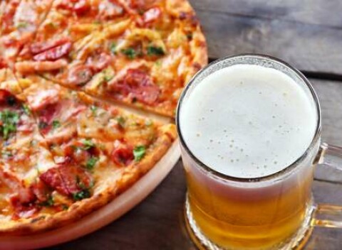 Obľúbená pizza podľa vlastného výberu v Kráľovskom dvore