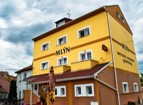 Pobyt v rodinnom penzióne Mlýn na južnej Morave s možnosťou konzumácie vína a burčiaku s rautom.