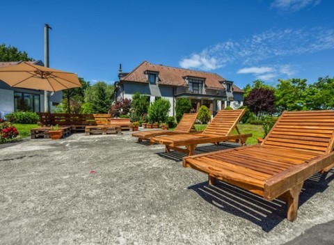 Rodinný pobyt s polpenziou a neobmedzeným wellness v útulnom penzióne Platan pri Dunaji.