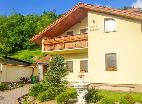 Piešťany: pobyt v rodinnej Ville Pšenek s raňajkami a masážou podľa výberu.