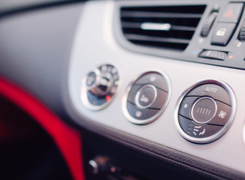 Nechajte si spraviť kompletný servis klimatizácie s plnením v ABRACARS.