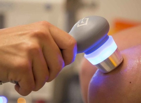 Letná regenerácia pohybového aparátu fyzioterapeutom. Cvičenie v trvaní 30 až 60 minút.