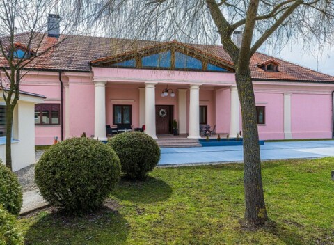 Happy Village Kaštiel Ivachnová*** - Celoročné šantenie vo vode a bohaté na atrakcie v okolí.