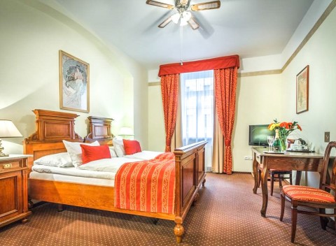 Pobyt v Prahe v štýlovom Hoteli Mucha**** s raňajkami pri zastávke metra Florenc.