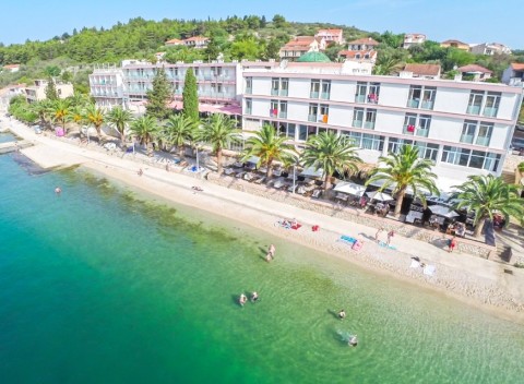 Chorvátsko pre rodiny: Hotel Posejdon *** priamo na pláži + all inclusive light.