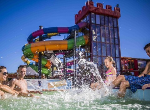 Celý deň relaxu a zábavy v Tatralandii alebo vo vodnom parku Bešeňová.
