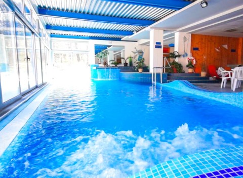Šoproň: Hotel Szieszta s polpenziou, neobmedzeným wellness a vstupom do kúpeľov.