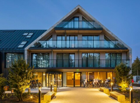 Baltské more pri pláži a jazere: Saltic Hotel Resort & Spa Łeba s polpenziou a neobmedzeným wellness