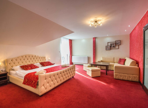 Leto vo Vysokých Tatrách v penzióne Hučava len 6 km od Chodníka korunami stromov.