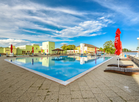 Relaxačné leto v kúpeľoch Číž s neobmedzeným vstupom do vodného sveta.