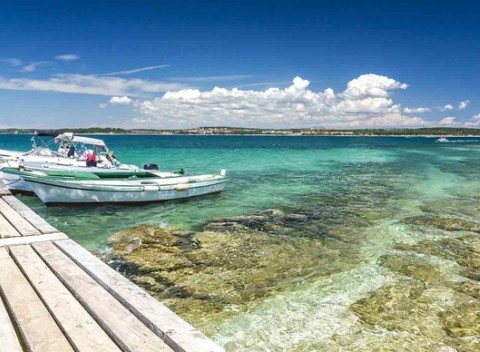 Fantastická rodinná dovolenka na Istrii v hoteli Koral Medulin*** s raňajkami, pláž len 10 m od hotela.