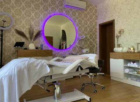 Čistenie pleti s parafínovým zábalom, úpravou obočia či mikrodermabráziou a darčekové poukážky v salóne krásy Krasotinka