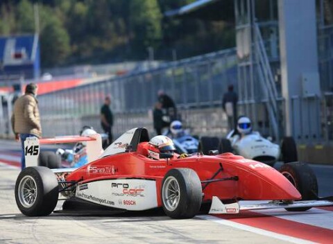 Pilotujte formulu na jedinečnom okruhu Slovakia Ring.