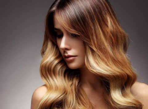 Štýlový strih alebo zosvetlenie vlasov Instant Highlights od LOréal