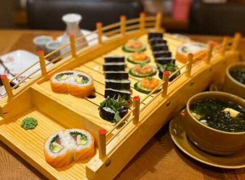 Poké bowl set alebo Sushi set pre 2 osoby v pravej vietnamskej reštaurácii Gao Restaurant