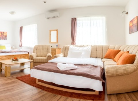 Györ: Land Plan Hotel*** s polpenziou, saunou a vstupom do kúpeľov Rába Quelle.