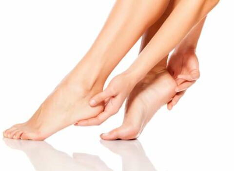 Pedikúra s lakovaním a ručnou masážou nôh v špeciálnom pedikérskom kresle v City wellness Košice